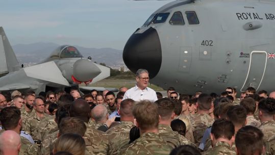 Sir Keir Starmer talking to personnel at RAF Akrotiri