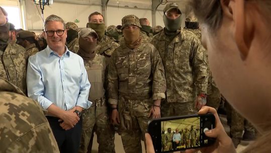 Sir Kier Starmer with Op Interflex soldiers CREDIT ITN Pool  