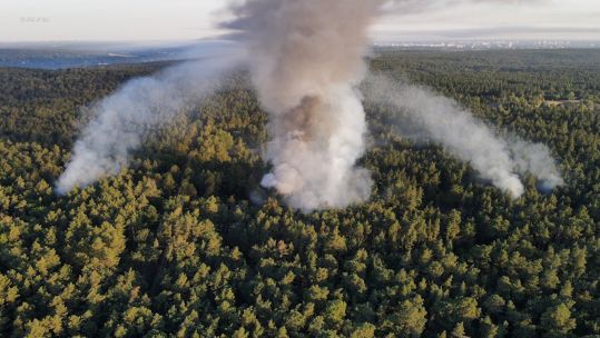 Smoke rises up above the Grunewald forest due to an explosion in a munitions depot in the Grunewald forest in Berlin 04082022 CREDIT Berliner Feuerwehr