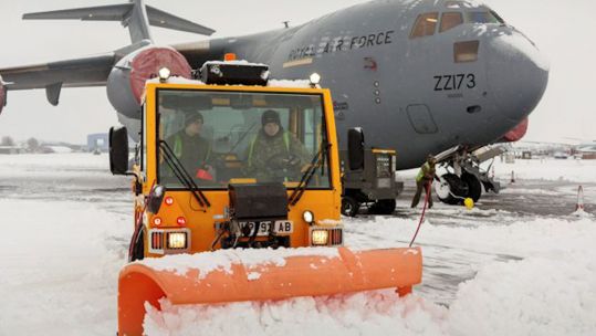 Snow ploughs clear the snow off the runway at RAF Brize Norton (Picture: MOD).