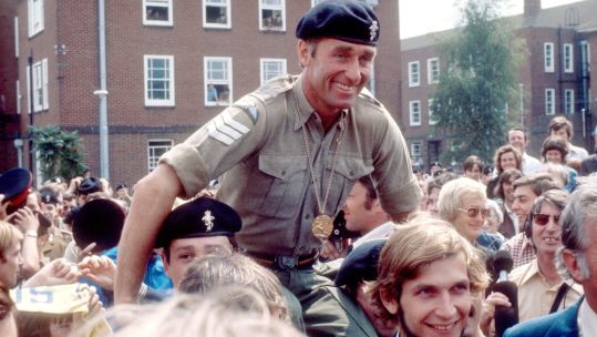 Soldier and Olympic Modern Pentathlon gold medallist Captain Jim Fox is chaired by his pals upon his return to Arborfield Camp, Berkshire 04081976 CREDIT PA, ALAMY.jpg