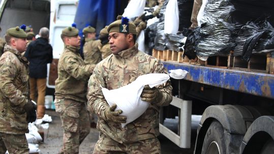 Soldiers from 4th Battalion, The Royal Regiment of Scotland, in Mytholmroyd, Yorkshire to assist with flood defences (Picture: PA).
