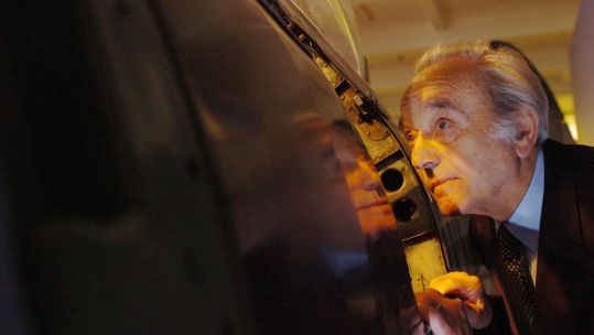 Squadron Leader Lawrence Goodman in front of a deconstructed Spitfire at a press launch in 2005 (Picture: Alamy).