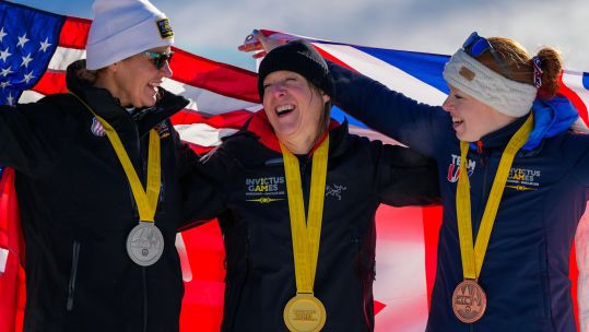 Team UK's Samantha May (right) wins bronze in Alpine Skiing in Whistler CREDIT Invictus Games Foundation DATE 12022025.jpg 