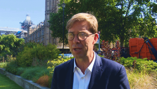 Tobias-Ellwood-College-Green
