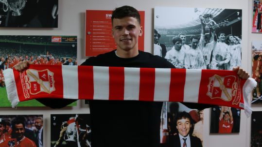 Tom Broadbent Transfer 21.01.18 Credit- Swindon Town FC
