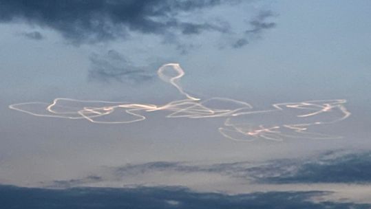 Trails in the sky after a hypersonic glider test in southwestern France (Picture: Del Phine/ Météo Pyrénées Twitter).