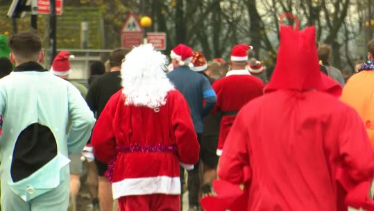 Troops from 2 Mercian taking part in Christmas fun run