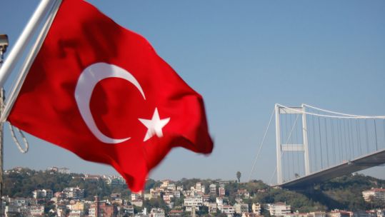 Turkey Flag Bosphorus Bridge Istanbul (Att).jpg