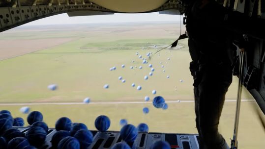 US Air Force drop 1000 basketballs from a C17 16072024 CREDIT Dude Perfect Youtube