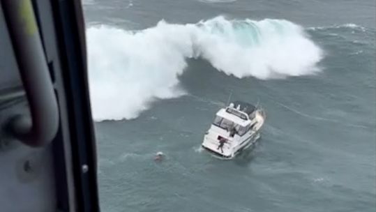US Coast guard answer mayday call CREDIT US COAST GUARD 040223.jpg 