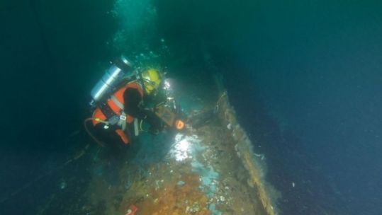US Specialists around Coimbra wreck
