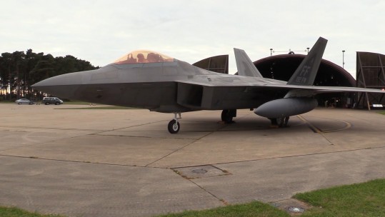 USAF F-22 Raptor lands at RAF Lakenheath