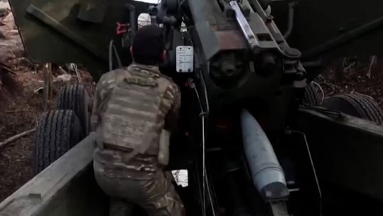 Ukrainian artillery on frontline.