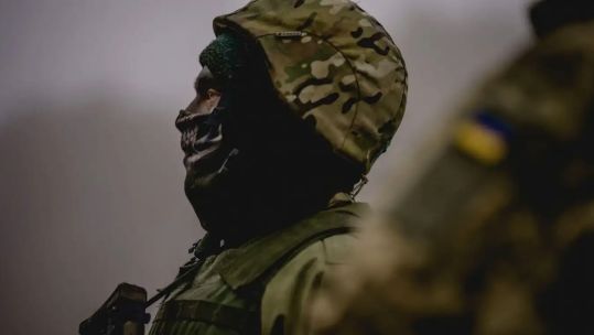 Ukrainian troops training on UK-led training mission