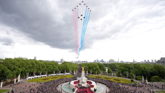 VE DAY RED ARROWS