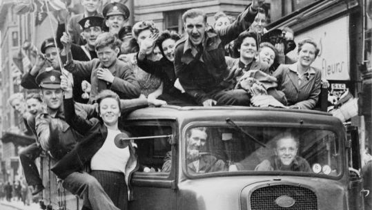 VE Day Celebrations IWM HU 41808