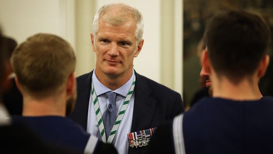 Veterans' Minister Alistair Carns chats with personnel