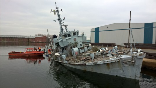 Abandon Ship! HMS Bronington Sinks In Liverpool Dock Abandon Ship! HMS Bronington Sinks In Liverpool Dock