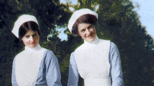 WW1 Nurse Olive Buller (far left) Wrest Park Bedfordshire CREDIT ENGLISH HERITAGE.
