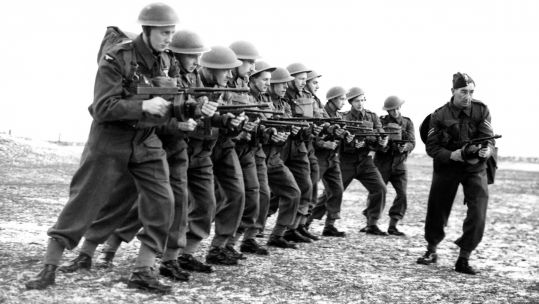 WW2 - Army instructor teaching men of RAF Aerodrome Defence Corps on the Thompson sub-machine gun at Whitley Bay, Northumberland 0142 CREDIT MOD