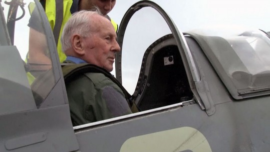 WW2 German pilot flies Spitfire