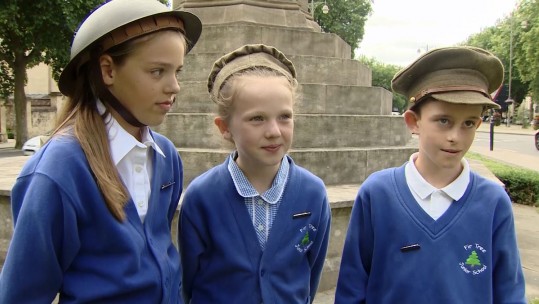 Schoolchildren learning about WWI