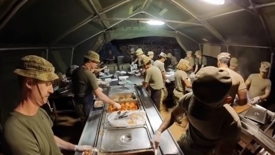 Australian Army Catering Corps prepares 1,600 meals for soldiers during Exercise Talisman Sabre (Picture: Australian Army).