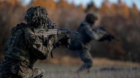 conscription soldier taking firing position royal welsh DATE 26022024 CREDIT MOD.
