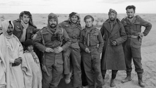 Image ID JMCYBW Members of the French Squadron SAS during the link-up between advanced units of the 1st and 8th British armies in the Gabès–Tozeur area of Tunisia NO REUSE CREDIT CBW Alamy Stock Photo