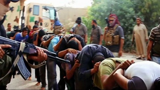 ISIS Militants Shoot Captured Iraqi Soldiers