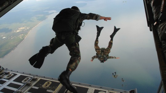Paras 10 