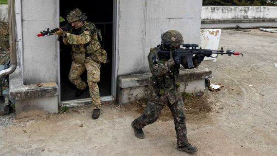 Soldiers from C Company, the 1st Battalion Scots Guards and the Republic of Korean Army breaching a rooftop entrance during the defensive phase of Exercise Imjin Warrior (Picture: MOD).