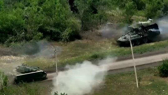 American-supplied Ukrainian Bradley IFV faces off against a Russian BTR-82 (Picture: Ukrainian Armed Forces/ 47th Mechanized Brigade)