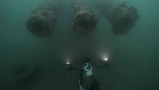 Underwater Photographer Captures Wrecks With 3D Printer