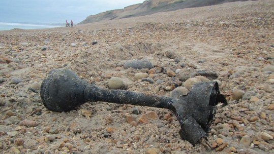 WW2 mortars found on beach