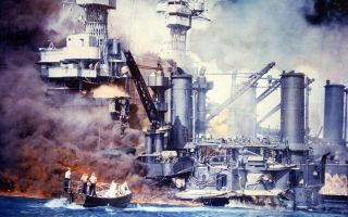 051225 USS West Virginia burning in Pearl Harbor on 7 December 1941, Hawaii, USA NO REUSE Image ID 2GC9T6X CREDIT CBW