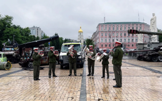 he Plymouth Band perform in front of captured Russian kit in Kyivs Mykhaillivska Square
