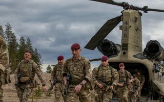 Paras from B Company, 3rd Battalion, The Parachute Regiment conduct cold load training on US Army CH-47 Chinook Helicopter at Vuosanka Training Area in Finland (Picture: MOD)