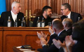 Speaker of the House of Commons Sir Lindsay Hoyle, Ukrainian President Volodymyr Zelensky and Prime Minister Sir Keir Starmer following President Zelensky's speech 