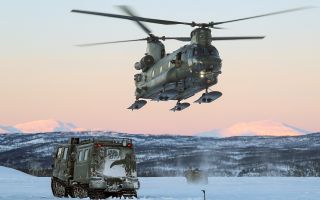 An RAF Chinook fitted with snow skis from 18 Squadron carries out underslung load lift training in Norway CREDIT MOD