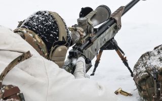 To ensure maximum stability, the L96 rifle is supported by a Harris-stye bipod up front and a monopod at the butt - note the bubble level to ensure the weapon has not been canted