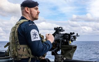 A GPMG gunner from the upper deck crew keeps a lookout as HMS Dragon heads to Cyprus to conduct air defence operations in the Eastern Mediterranean