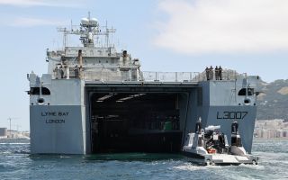 RNMB Ariadne coming into dock on RFA Lyme Bay (Picture: Royal Navy)