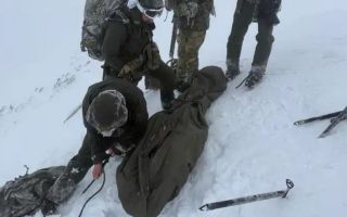 The marines used a waterproof bivvy sack, ropes, a mat and a thick jacket to improvise a stretcher