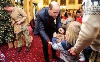 Prince William helps deliver gifts at Mercian Regiment event 10122024 CREDIT PA DO NOT RESUSE