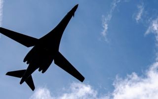 US Air Force B-1B Lancer arrives at RAF Fairford