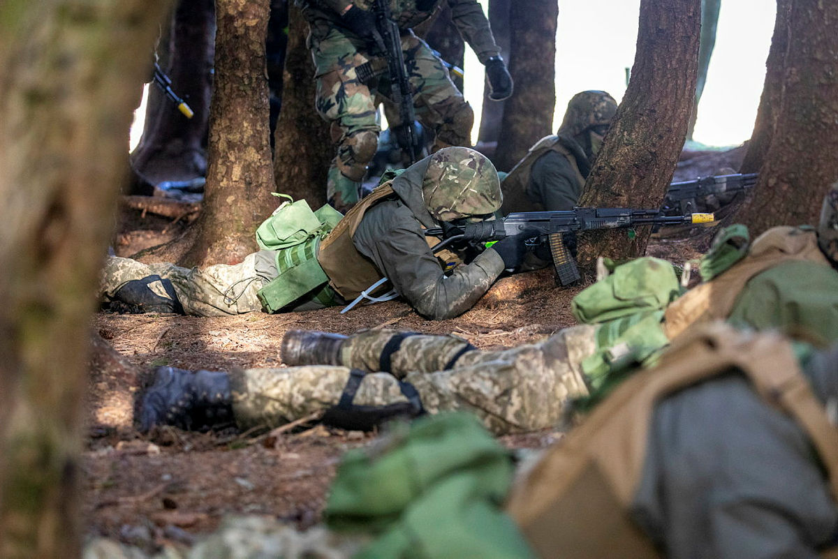 Ukrainian volunteers are being trained in England by the British Armed Forces (Picture: MOD).